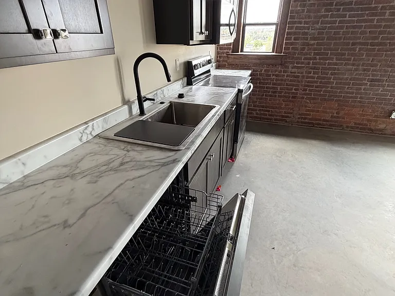 208 Marshall St #324 — Photo 7