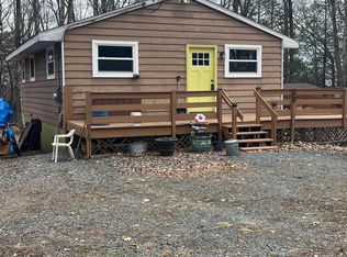 29 Holland Rd, Hawley, PA 18428