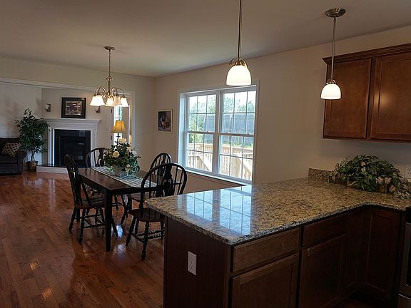5th image of 11 Courtney Ln