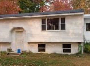 6 River St, Strong, ME 04983