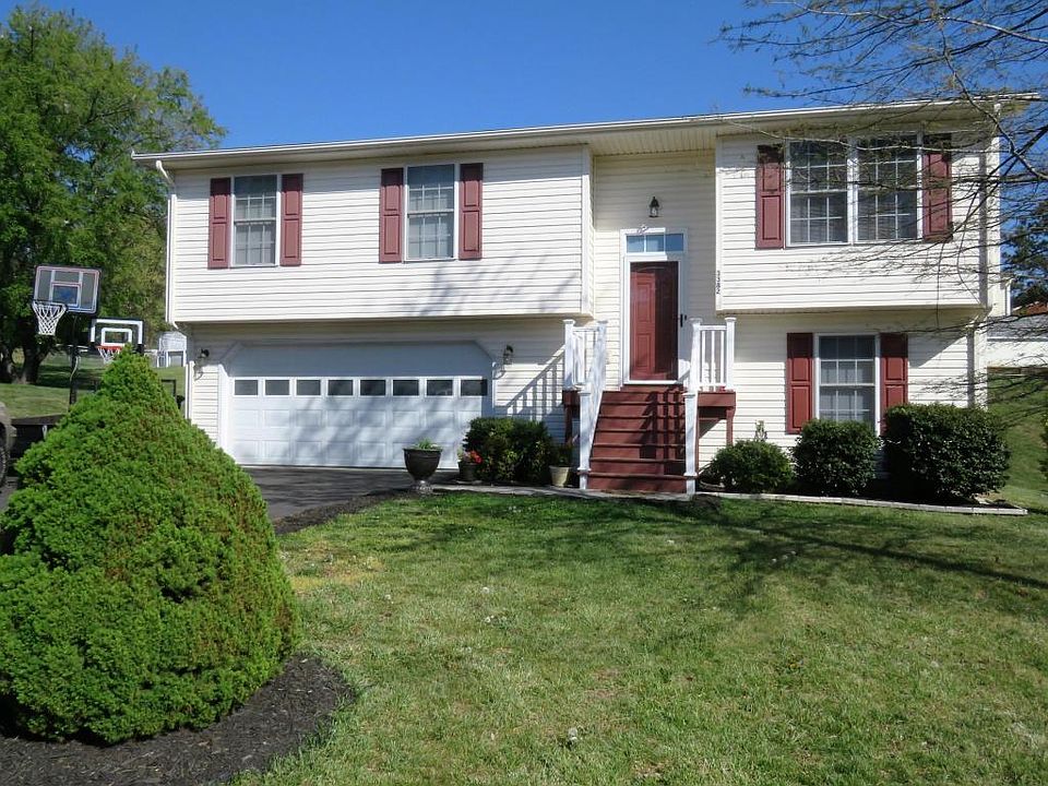 1st image of 3382 Village Ct NE