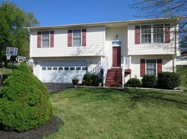 3382 Village Ct NE, Roanoke, VA 24012