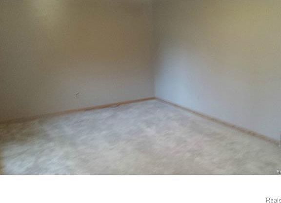4th image of 29530 Van Laan Dr