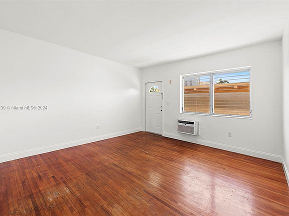 4th image of 542 Euclid Ave APT 14