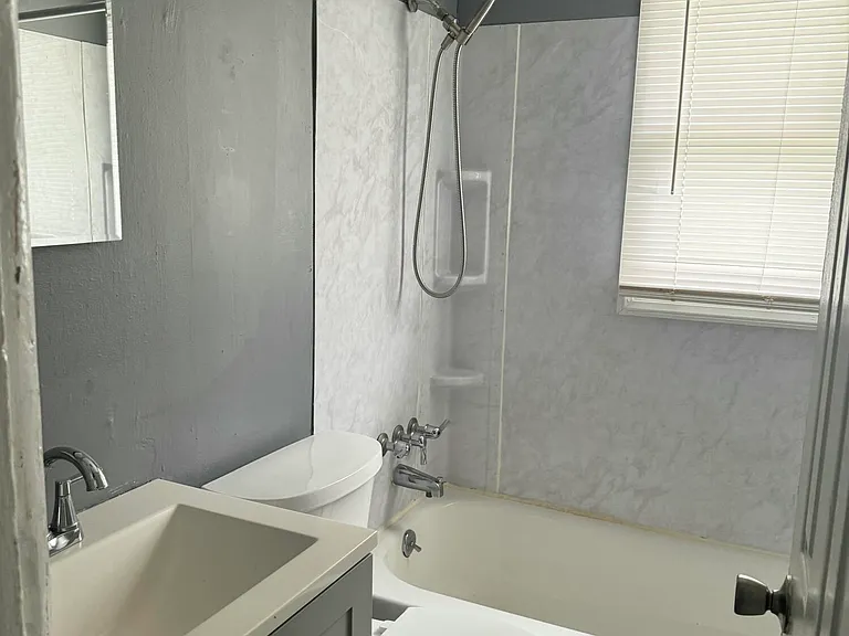 31 Saint James Pl #A — Photo 7