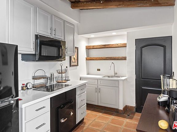 4th image of 8425 W Sunset Blvd