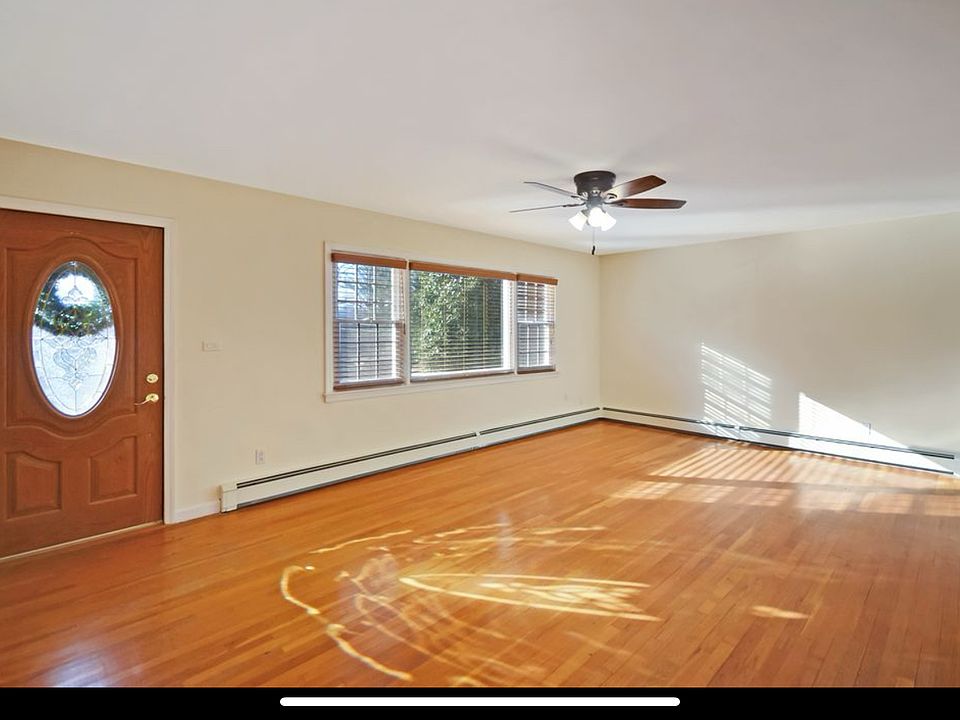 1st image of 484 Pennyfield Ave Floor 2