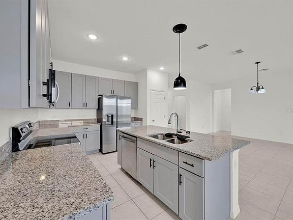 3rd image of 811 RICHMOND ESTATE AVENUE
