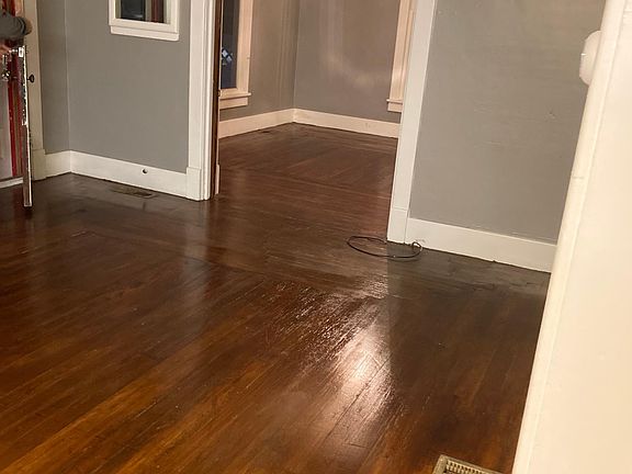2nd image of 810 Q St