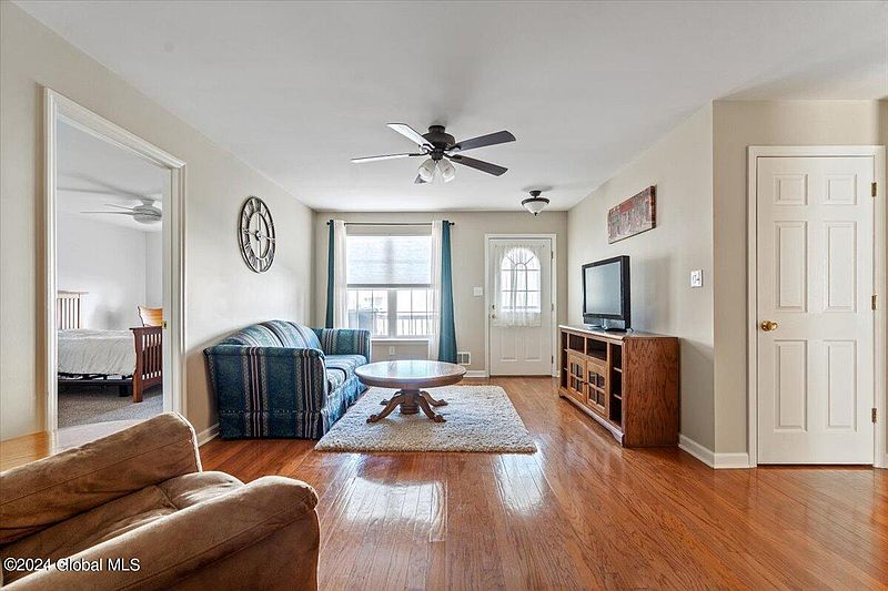 4th image of 57 Morning Glory Way