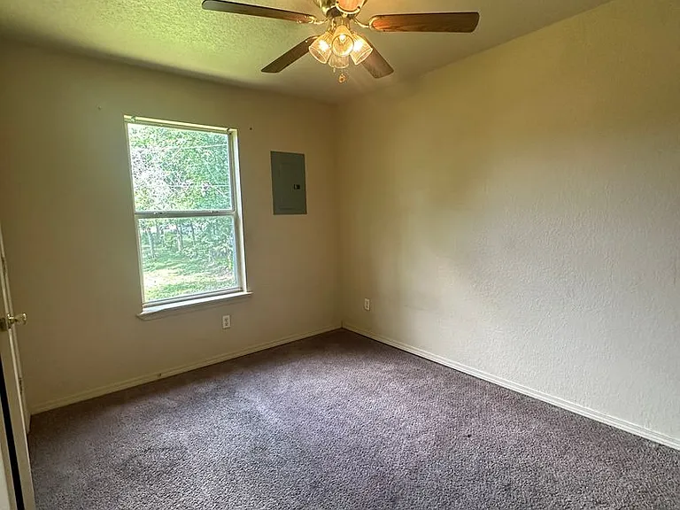 1115 Ozier St — Photo 8