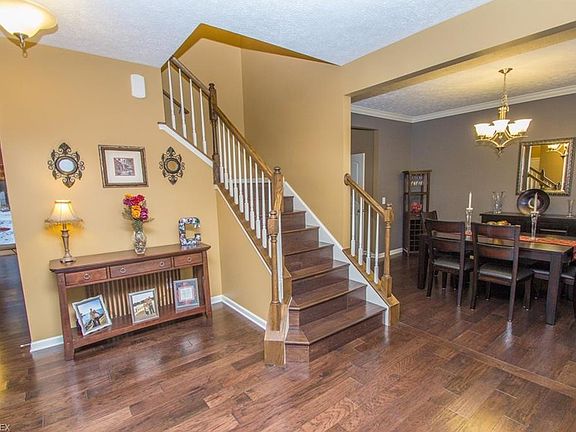 3rd image of 8410 Victoria Dr