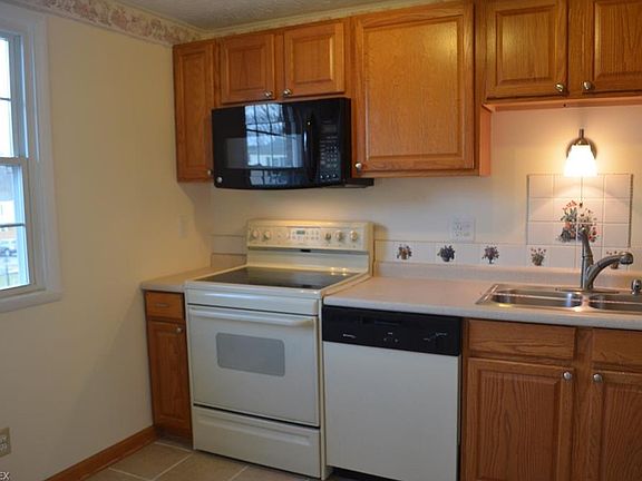 2nd image of 1827 Higby Dr #F