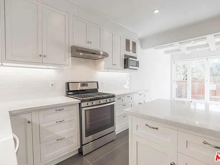 31 Breeze Ave #A — Photo 9