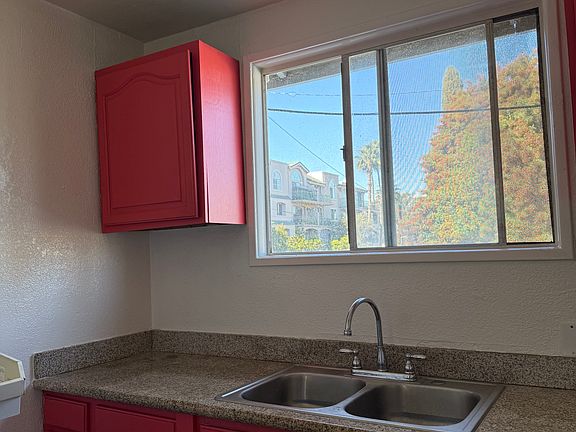 2nd image of 500 Maine Ave