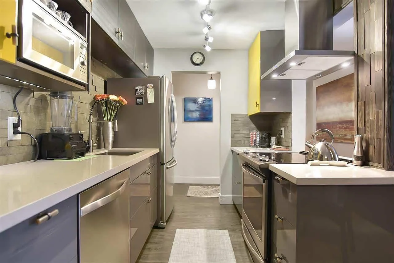 1 bed, 587 sqft, $2,400 — Photo 2