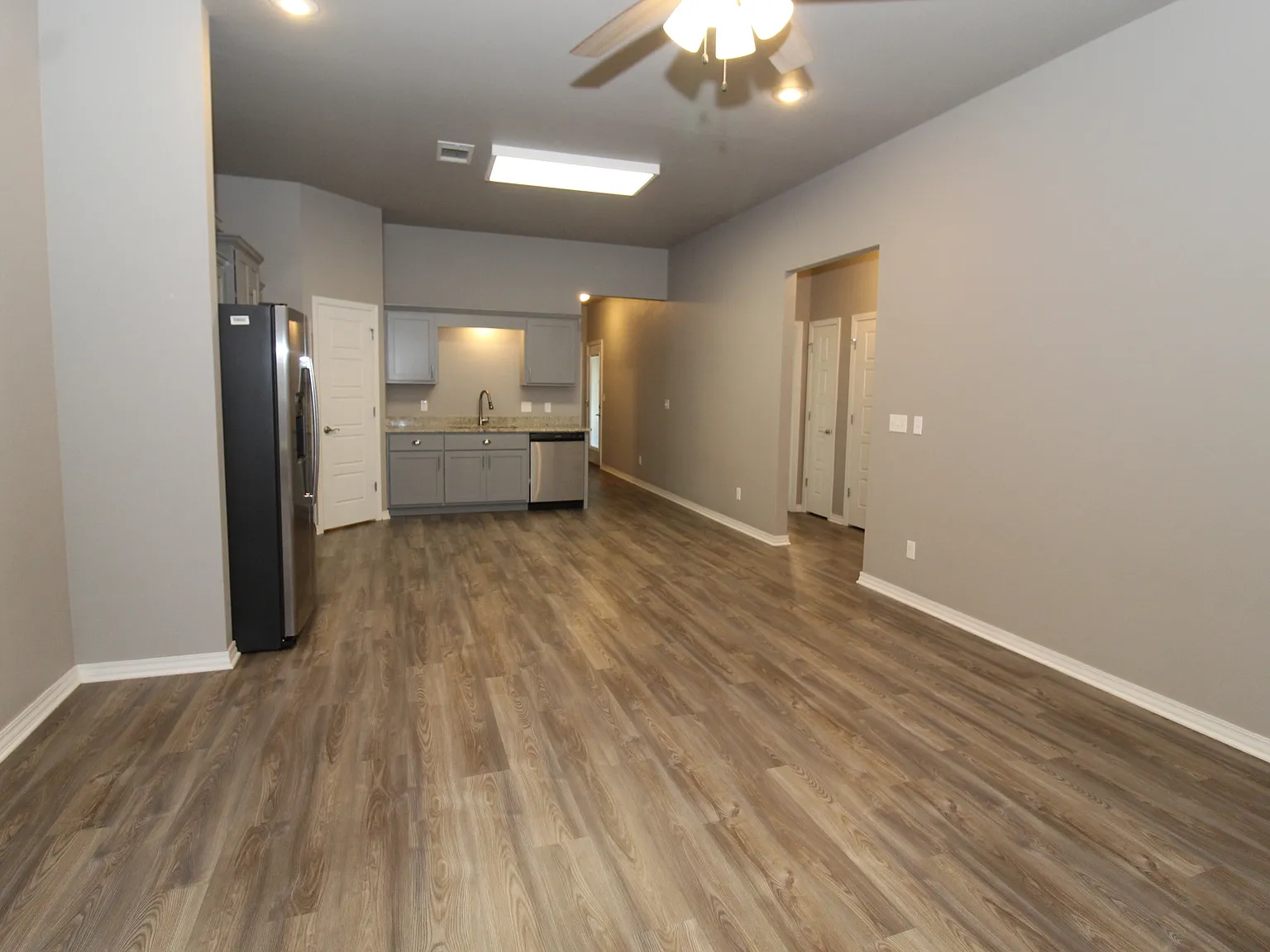 2nd Street Duplex - 182 — Photo 3