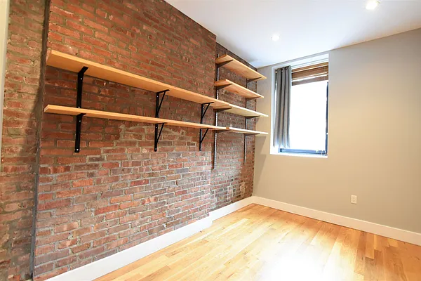 Rented by Clove Realty LLC | media 4