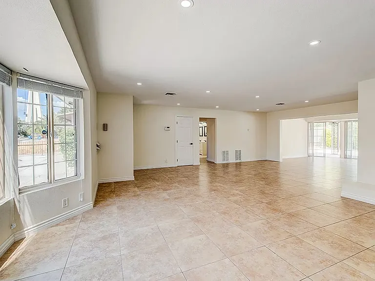 557 Canosa Ave — Photo 5