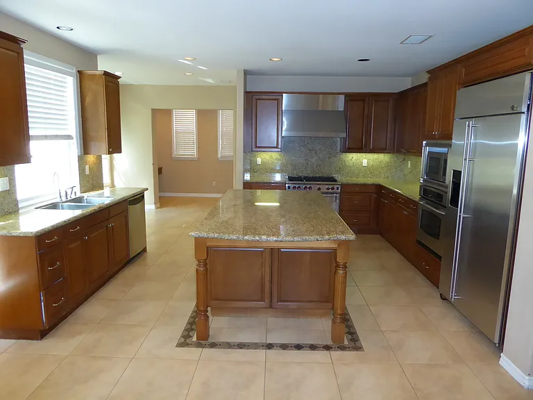 26149 W Shadow Rock Ln — Photo 2