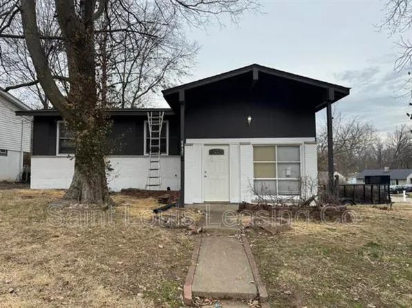 8437 Brotherton Ln, Saint Louis, MO 63135