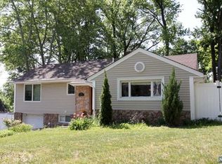 196 Riveredge Rd, Tenafly, NJ 07670