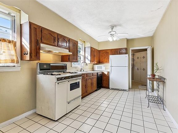 5th image of 920 Athania Pkwy