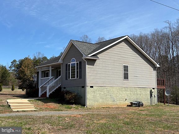 4th image of 41 Elizabeth Ln