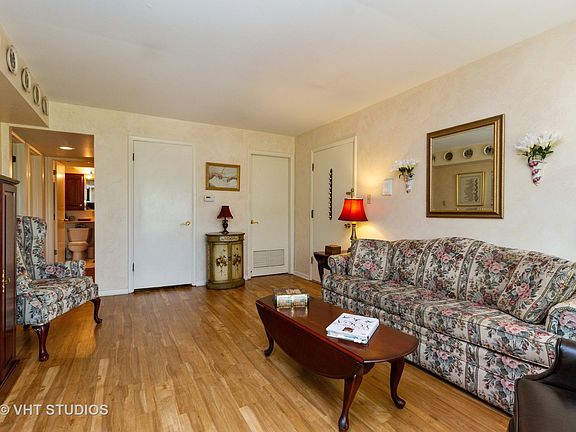 3rd image of 10720 S Kilpatrick Ave #301