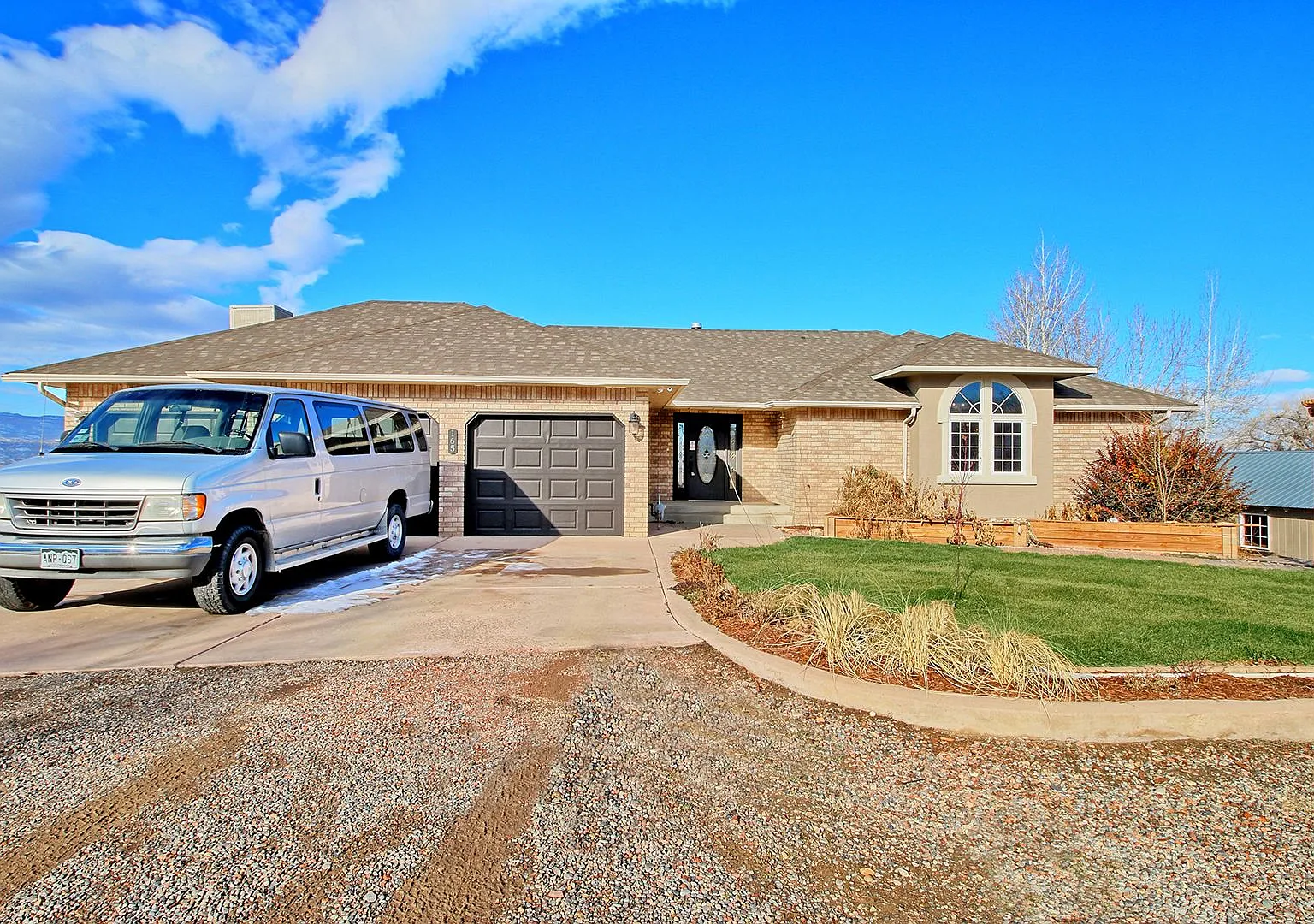 Spacious 5-Bedroom Home for Rent | Amazing View And Acreage - Horse Property — Photo 2