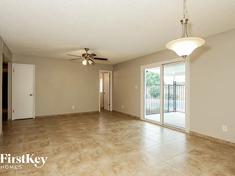 11202 N 38th Ave — Photo 4