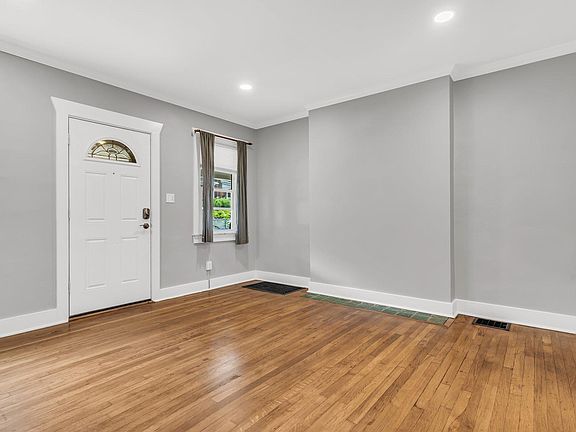 5th image of 945 Mirror St