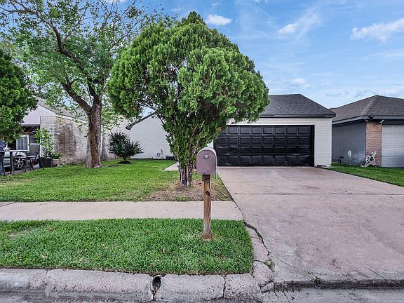 3rd image of 4342 Yupon Ridge Dr
