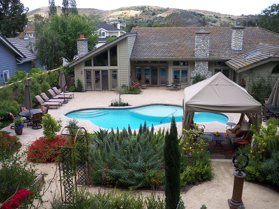 2nd image of 27491 Vantage Cir