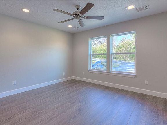 3rd image of 95 Bernice Dr