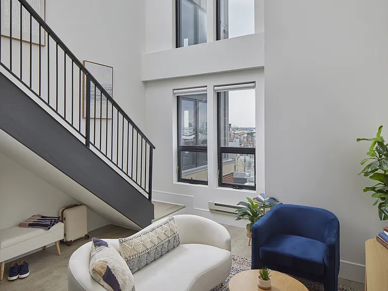 23 West — Photo 9