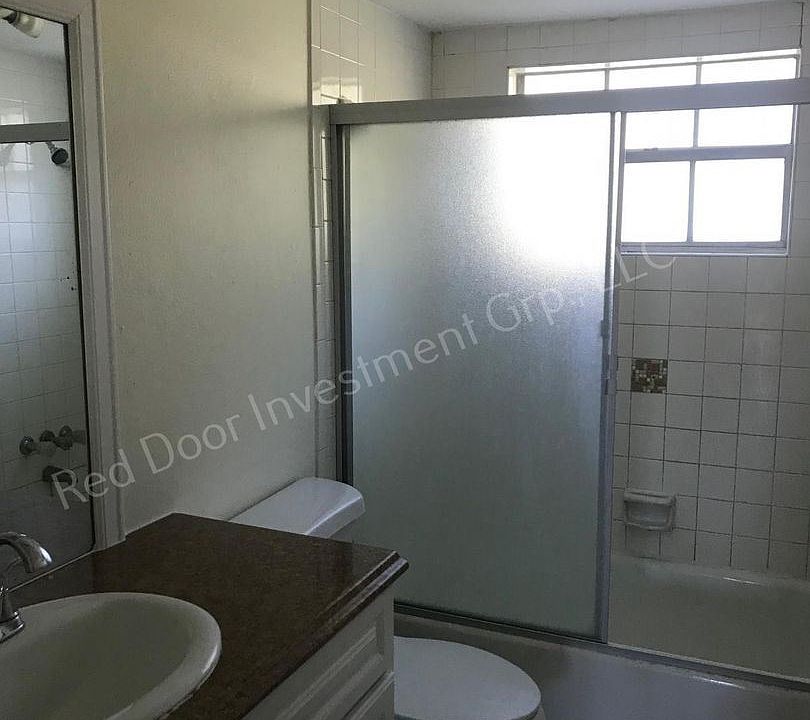 1st image of 706 W Dixie Ave #7706599