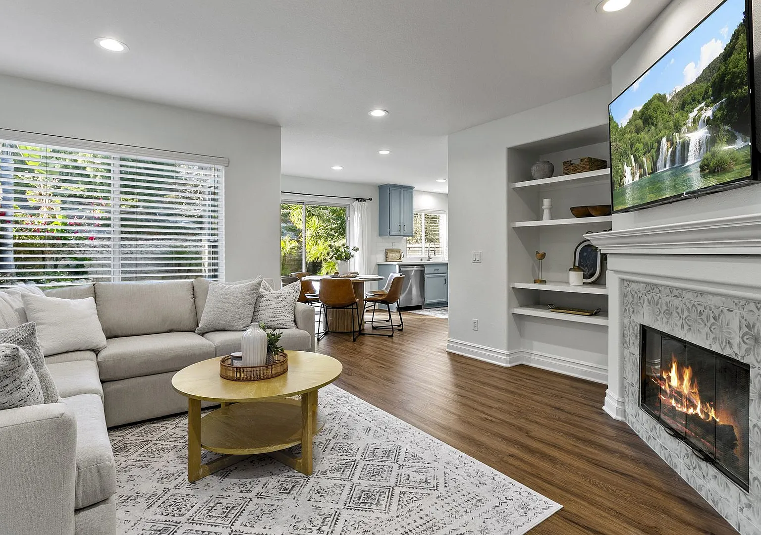 Stunning Aliso Viejo Pool Home 4 Bedroom — Photo 2