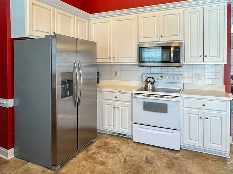 655 Carrington Ln — Photo 14