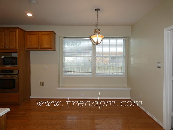 4th image of 817 Cliffmoor Dr