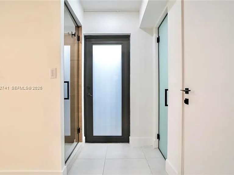 8811 Carlyle Ave — Photo 24
