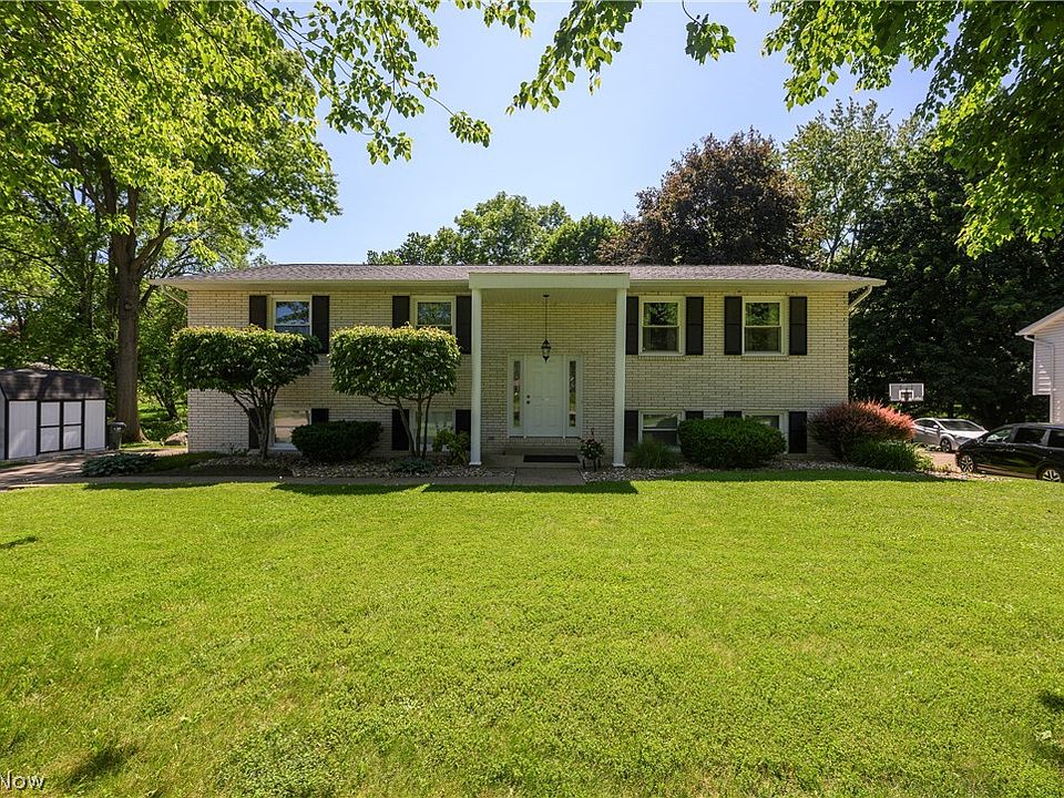 1st image of 1300 Hyacinth Dr NE