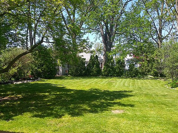 4th image of 840 College Ave