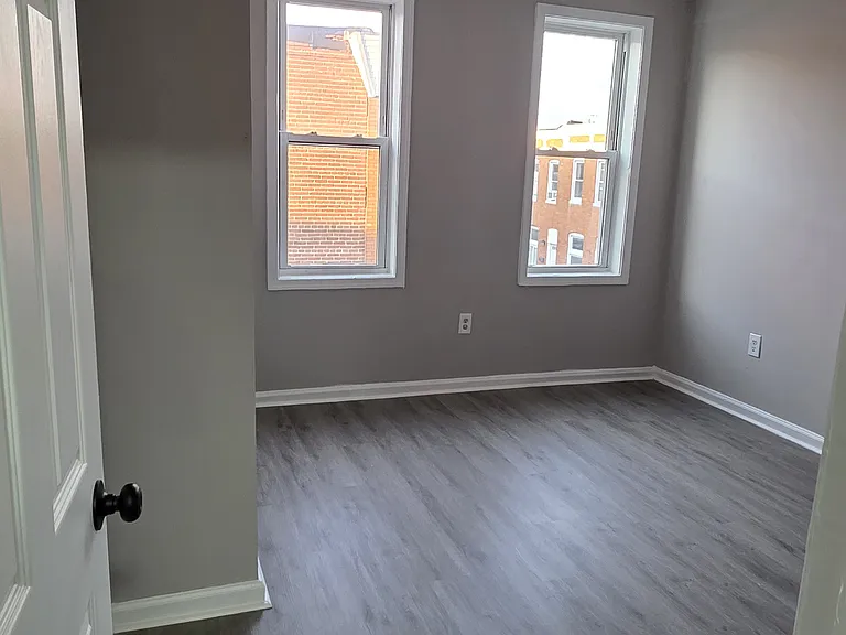 2821 E Madison St — Photo 6