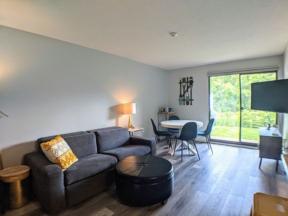 Some of the Furnishings may have been removed, after photo was taken.