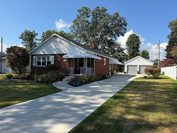 2nd image of 118 Arlington Pl