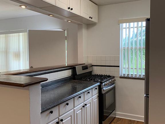 3rd image of 800 W 42nd St APT 2B