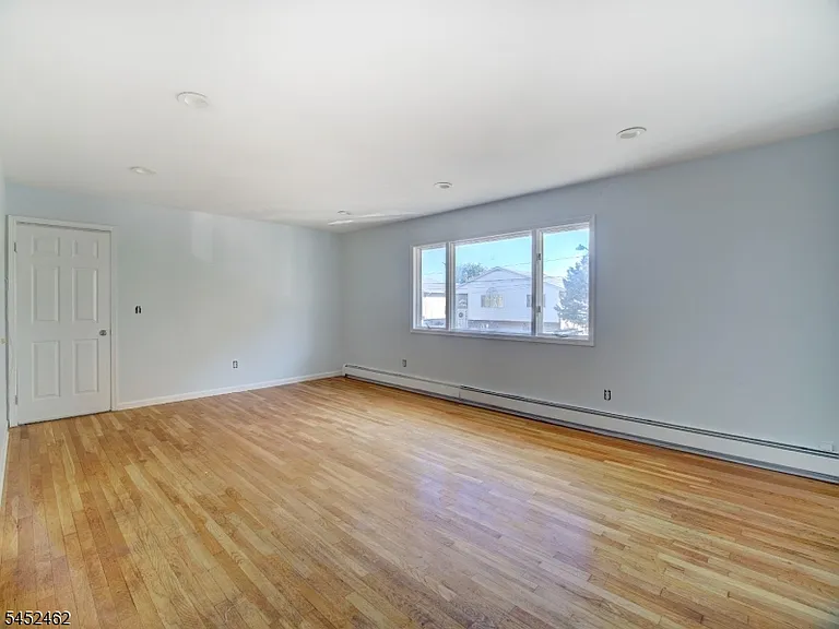 117 Burns Ave — Photo 6