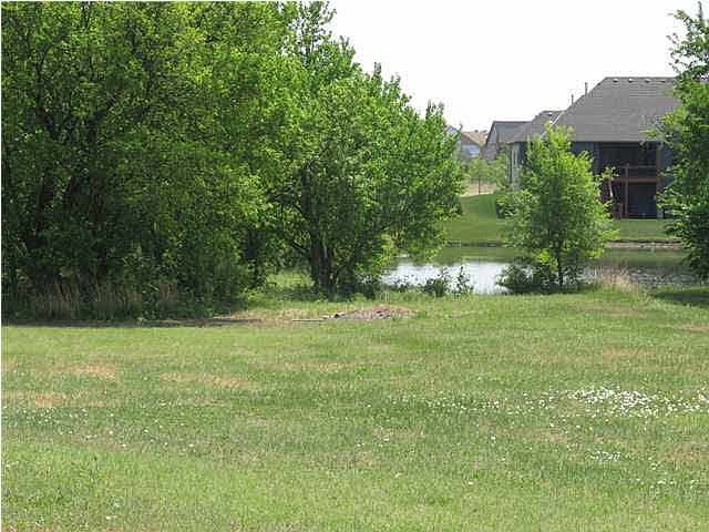 2nd image of 2010 N Clear Creek St