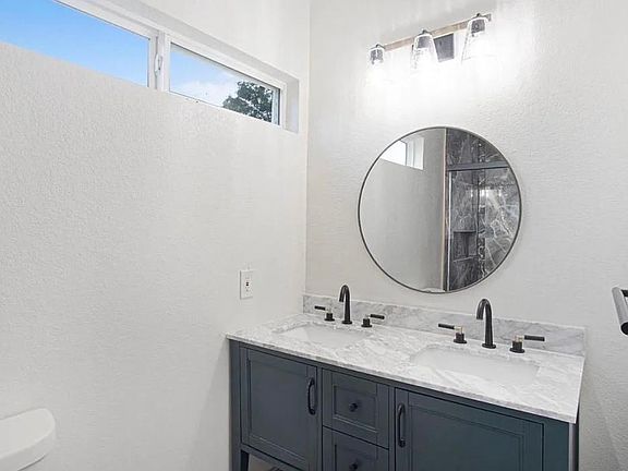 5th image of 2611 Druid St #1